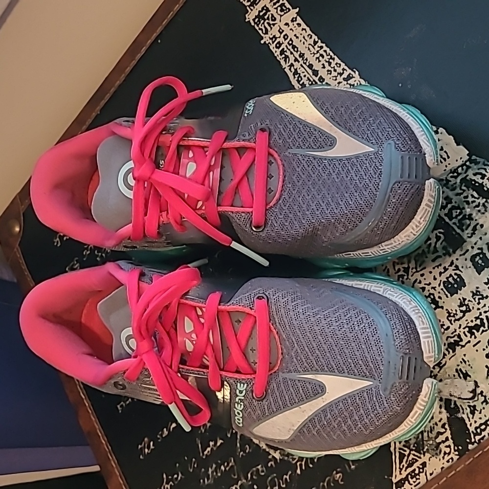 Brooks Cadence size 7.5